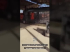 Nepal Müşteri Gabion Mesh Makinesi'ni Çalıştırıyor