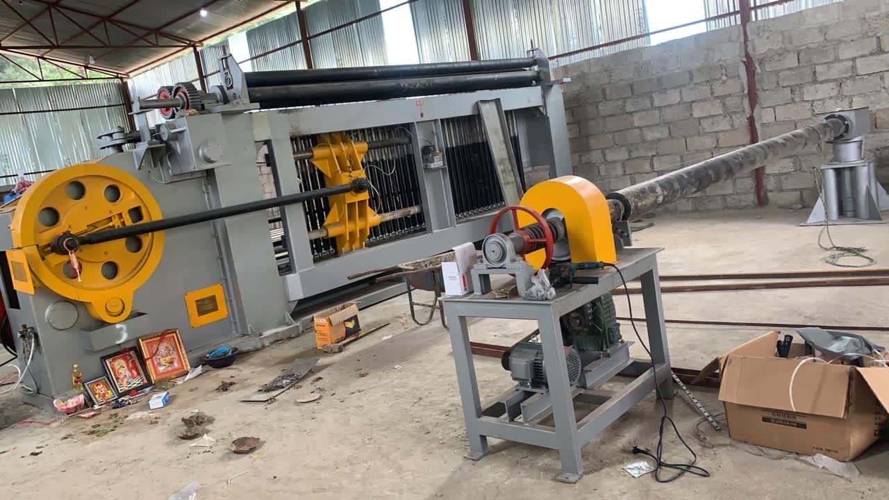 Son şirket blogları hakkında Nepal Müşterisi Otomatik Gabion File Üretim Hattını Başarıyla İşletiyor