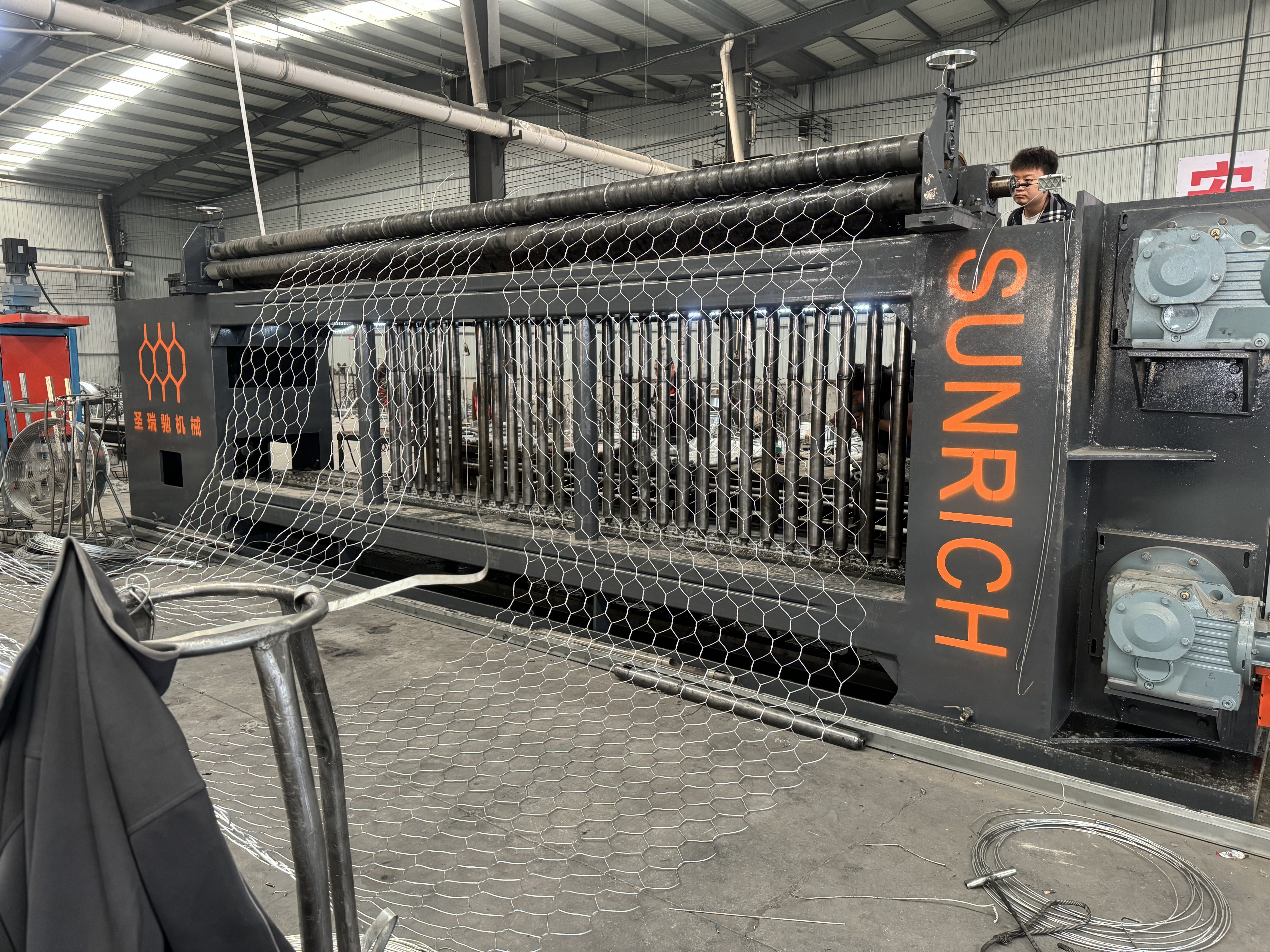 Son şirket blogları hakkında CNC Servo Gabion Örgü Makinesi Nepal'e Nehir Koruma Projesi için Sevk Edildi