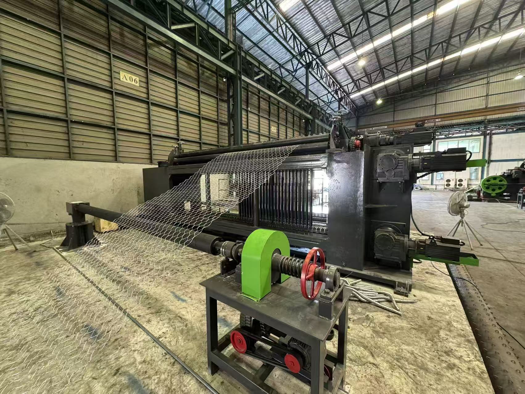 Son şirket blogları hakkında Şev Koruma Projelerinde Sıkı İnşaat Programları mı? Otomatik Gabion Makineleri Mühendislik Verimliliğini Artırıyor