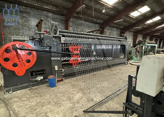 4-6m Gabion Mesh Makine Çekim Gücü 380-550N/mm2 Galvanizli Tel 2-4mm